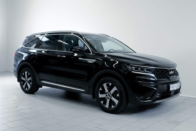 Black Kia Sorento SUV rental car.