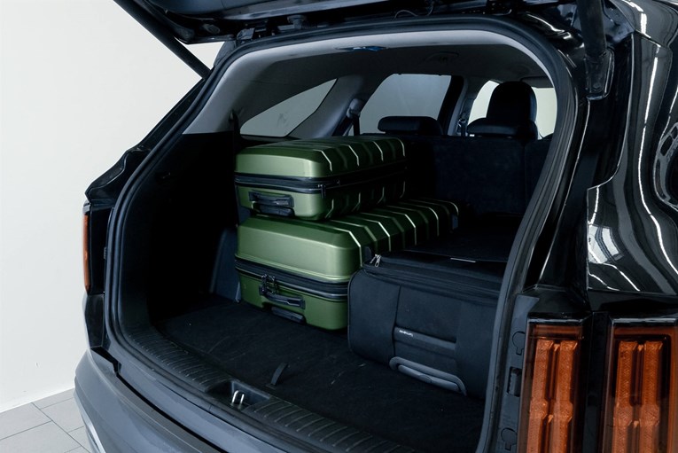 Kia Sorento open trunk with luggage. 